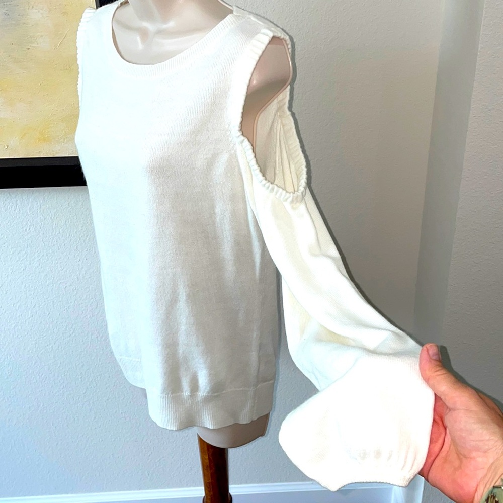NEW YORK AND COMPANY CREAM COLD SHOULDER SWEATER.. SZ M